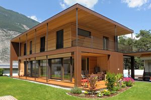 casa prefabricada / individual / moderna / con armazón de madera