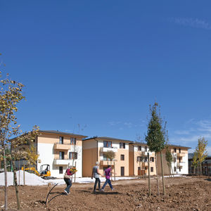 edificio prefabricado / para vivienda comunitaria / residencial / de madera