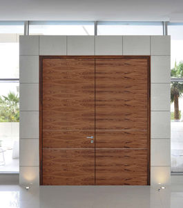 puerta de entrada / abatible / de madera / de aluminio