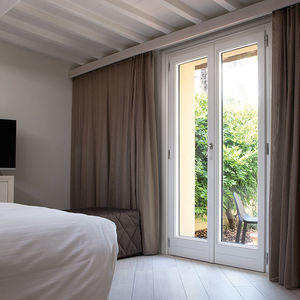puerta-ventana abatible / de madera / de aluminio / de corte térmico
