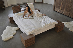 cama flotante / doble / de diseño original / de madera