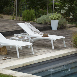 chaise longue moderna / de aluminio / de fibra de vidrio / de resina
