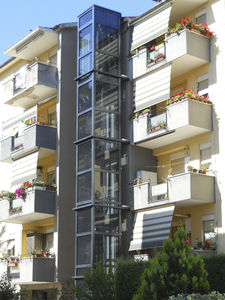 ascensor hidráulico / para el sector servicios / panorámico