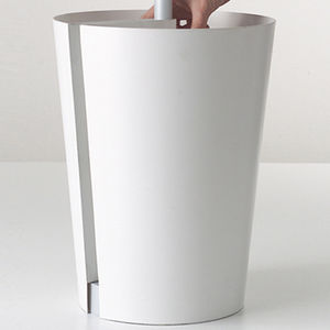 Papelera de plástico