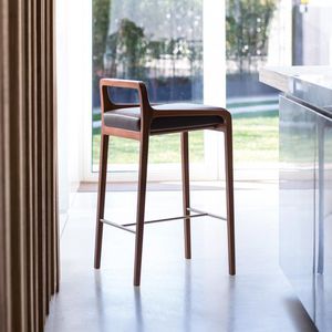 silla de bar moderna / con reposapiés / tapizada / con patas estándar