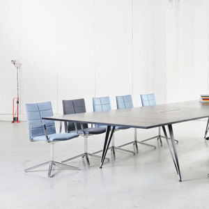 silla de visita moderna / con reposabrazos / tapizada / apilable