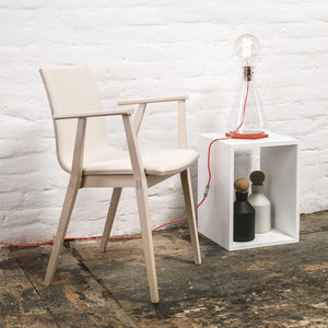 silla de diseño escandinavo / con reposabrazos / de haya / de contrachapado