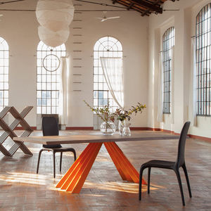 mesa de comedor moderna / de madera / de metal / de cerámica