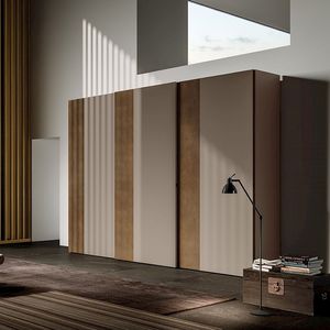 armario moderno / de madera lacada / con puertas corredizas / contract