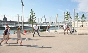 valla para campo deportivo / enrejada / de metal
