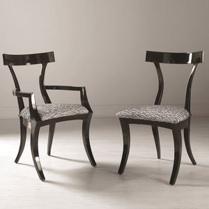 silla de estilo / tapizada / con reposabrazos / de tejido