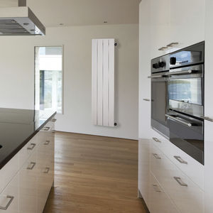 radiador de agua caliente / de aluminio / moderno / de pared
