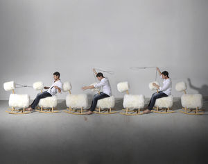silla moderna / de nogal / madera / de piel de carnero