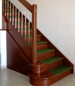 escalera recta / con peldaños de madera / estructura de madera / con contrahuella