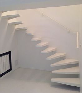 escalera en U / estructura de metal / con peldaños de metal / sin contrahuellas