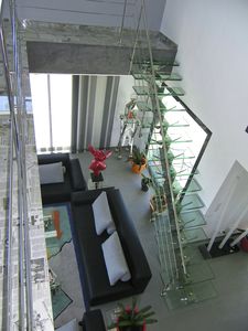 escalera recta / estructura de acero inoxidable / con peldaños de vidrio / sin contrahuellas