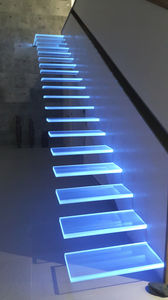 escalera recta / con peldaños de vidrio / estructura de metal / sin contrahuellas