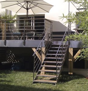 escalera recta / con peldaños de madera / peldaños de acero inoxidable / estructura de acero inoxidable