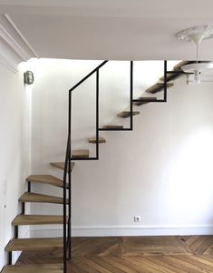 escalera en L / estructura de acero / peldaño de madera / sin contrahuellas