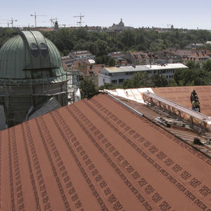 membrana impermeabilizante de protección / para techado / en rollo / adhesiva