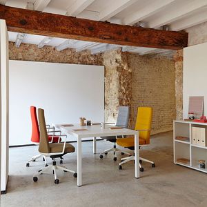 mesa de reuniones moderna / de madera / rectangular / para edificio público