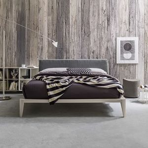 cama de matrimonio / moderna / de madera lacada / 160x200 cm