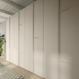 armario moderno / de madera lacada / de roble / con puertas batientes