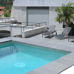 borde de piscina de hormigón
