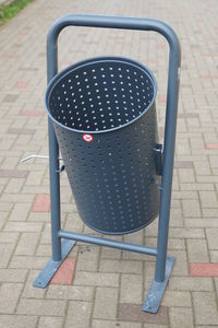 cubo de basura público / de pie / de acero / de acero galvanizado