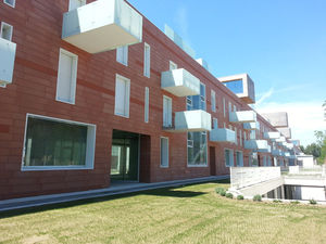 revestimiento de fachada de terracota / ranurado / perforado / con láminas