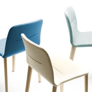 silla moderna / tapizada / con reposabrazos / apilable