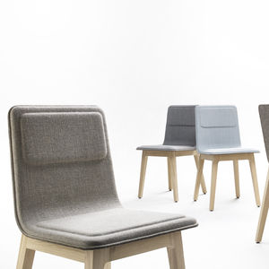 silla moderna / tapizada / de tejido / de roble