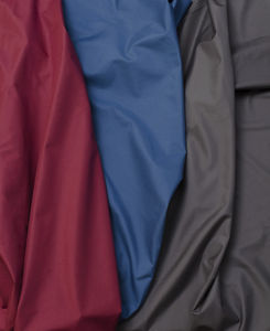 tela para cortinas / para protección solar / de color liso / de poliéster