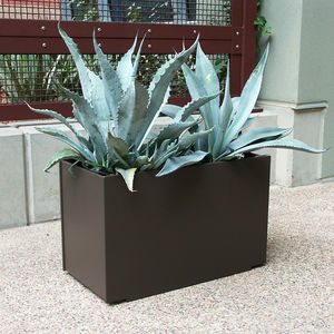 jardinera de plástico reciclado / cuadrada / rectangular / moderna