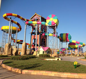 tobogán giratorio / para parque acuático / de tubo