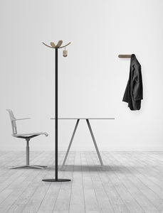 perchero de pie / moderno / de metal / de madera