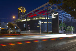 marquesina para edificio comercial / de aluminio / profesional