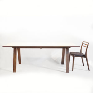 mesa de comedor moderna / de nogal / de roble blanco / de material laminado