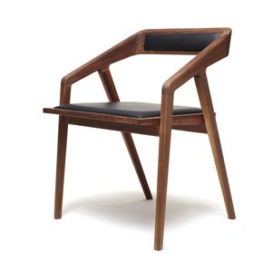 silla moderna / con reposabrazos / tapizada / de cuero