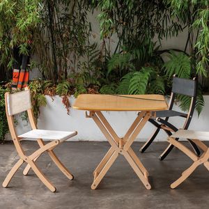 mesa moderna / de madera / de fibra de vidrio / redonda