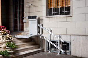 plataforma salvaescaleras para discapacitados / inclinada / de exterior