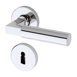 manilla de puerta / de metal / moderna / con cerradura integrada
