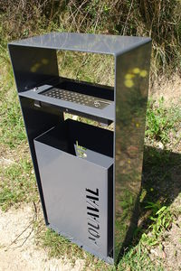 cubo de basura público / empotrable / de acero / de acero galvanizado