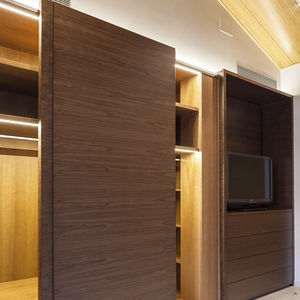 armario moderno / de madera / con puerta corredera
