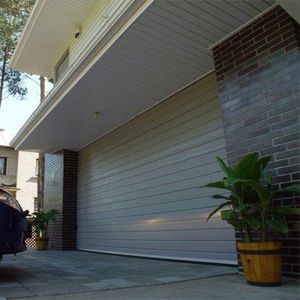 puertas de garaje seccionales / de acero / automáticas
