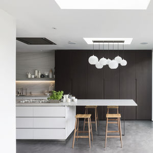 cocina moderna / de madera / de piedra / con isla