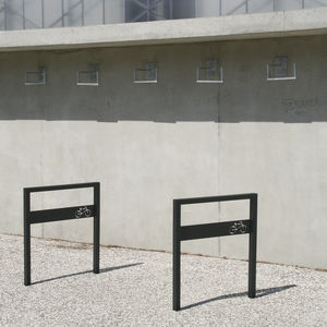 soporte para bicicletas para suelo / de acero / para espacio público