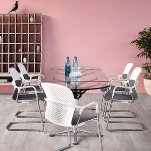 silla de visita moderna / con reposabrazos / tapizada / apilable