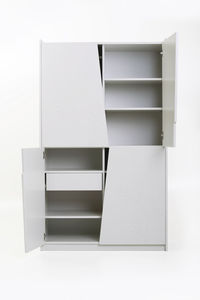 armario moderno / de madera / con puertas batientes / para niños