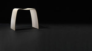 taburete moderno / de madera / apilable / blanco
